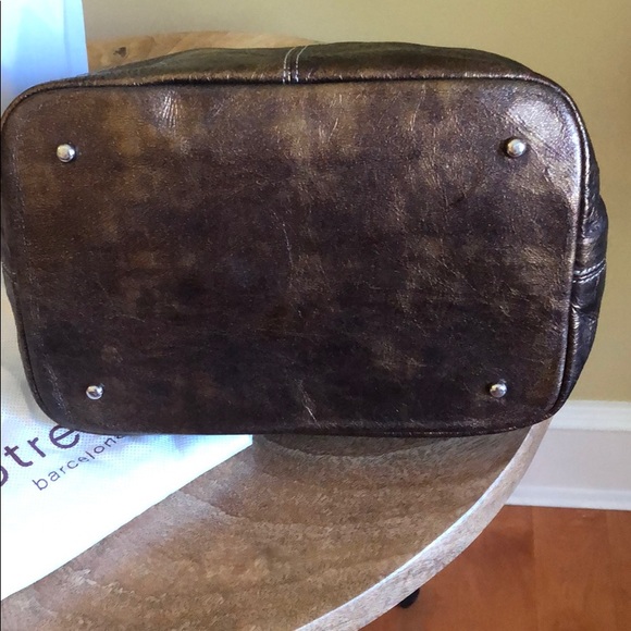 Bronzed leather PuntoTres handbag - Picture 5 of 11